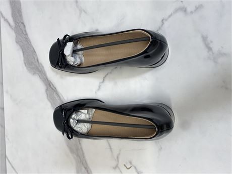 Size (6) Black Ballet Flats