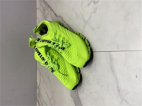 Size-9Men Neon Green Athletic Shoes