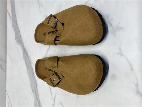(4.5) Women Brown Felt Clogs