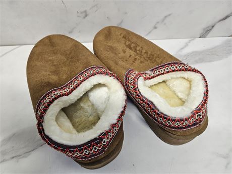EU 39.5 Faux Fur Lined Slippers