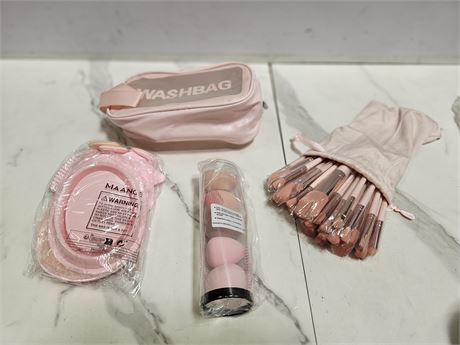 Cosmetic Accessories Lot