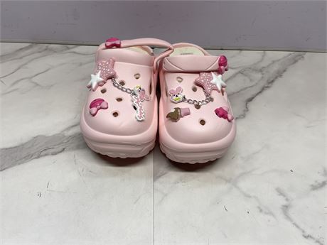 (Size6.5) Women Pink Clog Shoes with Charms