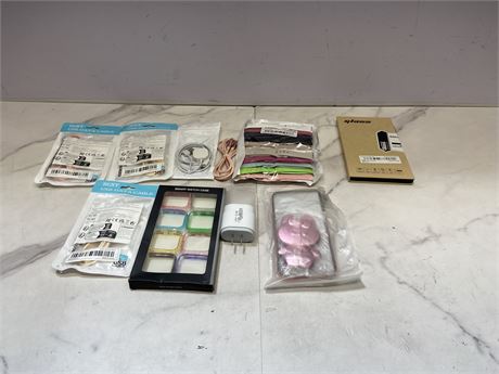 Mixed Electronics Accessories Lot