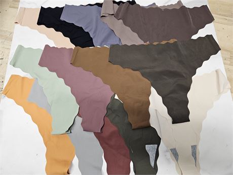 Lot of 15 Medium Seamless Underwear