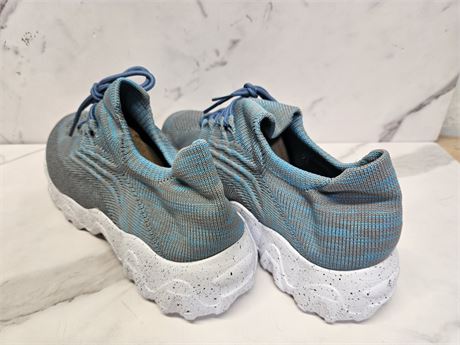 Size 41 Blue Knit Sneakers