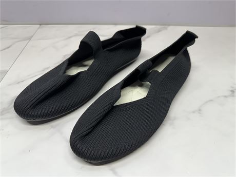 (Size 9) Black Knit Slip-On Shoes
