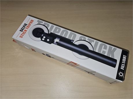Selfie Stick Tripod with Fill Light