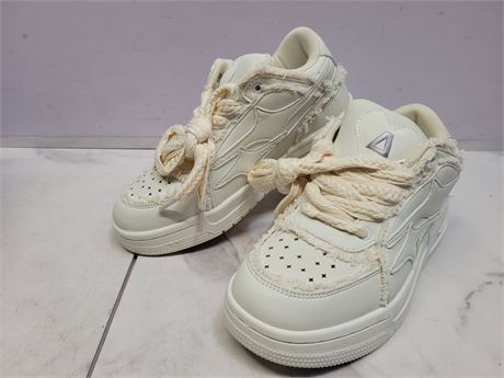 Aelfric Eden Cream Sneakers