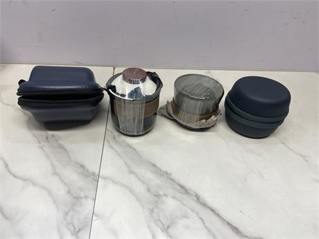 Lot of 2 tea cups